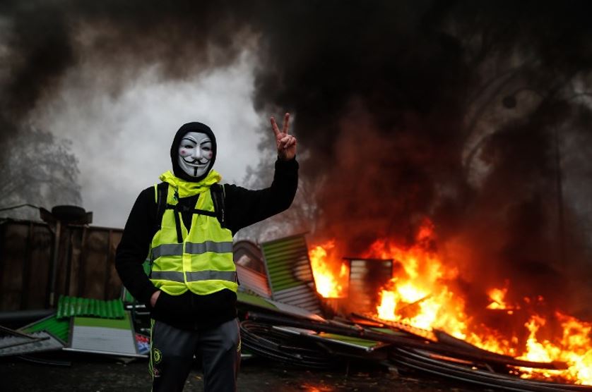 paris fires yellow vest